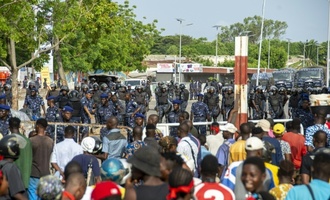 Polizei im Benin stoppt Demonstration mit Trnengas - Festnahmen